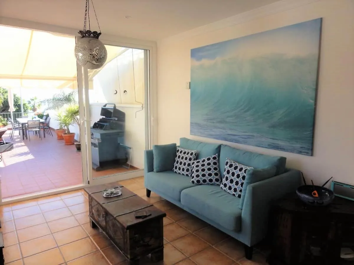 3 Bedroom Beach Frontline Apartment With Parking