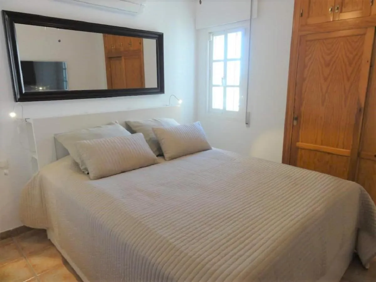 3 Bedroom Beach Frontline Apartment With Parking