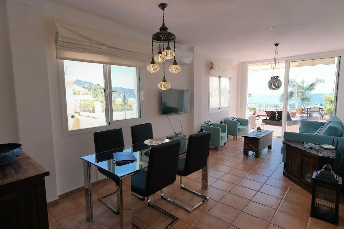 3 Bedroom Beach Frontline Apartment With Parking